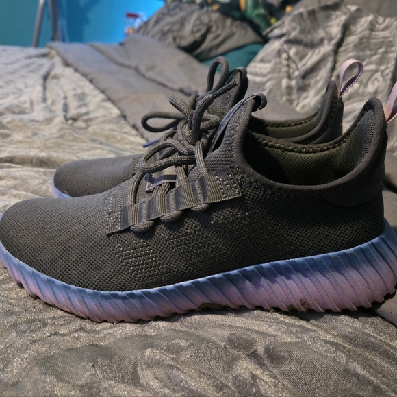 WOMENS ADIDAS SHOES SIZE 8.5 - Picture 1 of 4